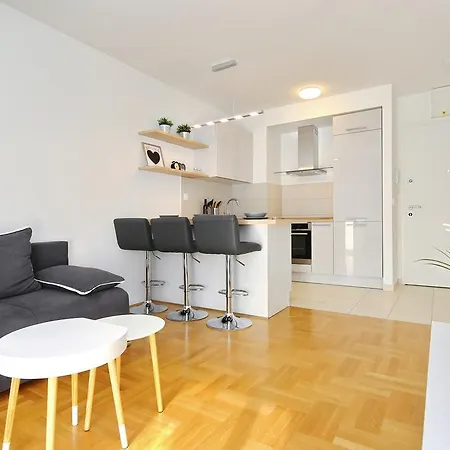 Modern Eva Apartman